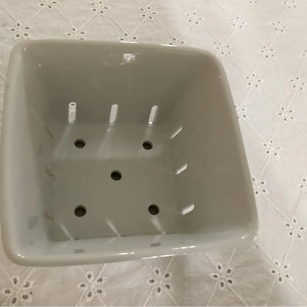 Crate&Barrel White Glazed Ceramic Berry Fruit Colander.